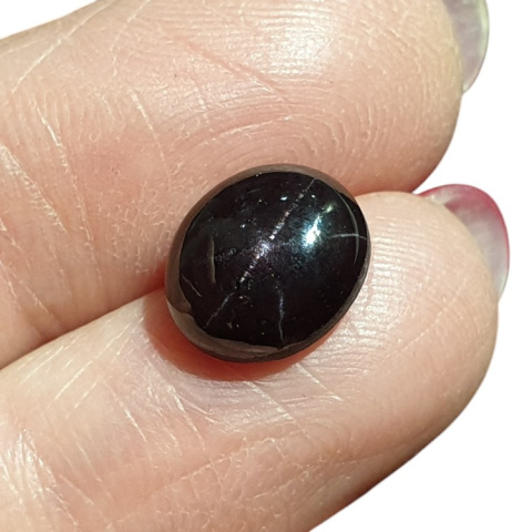 Granat gwiaździsty kaboszon 10x9 mm nr 119 Granat gwiaździsty kaboszon 10x9 mm nr 119