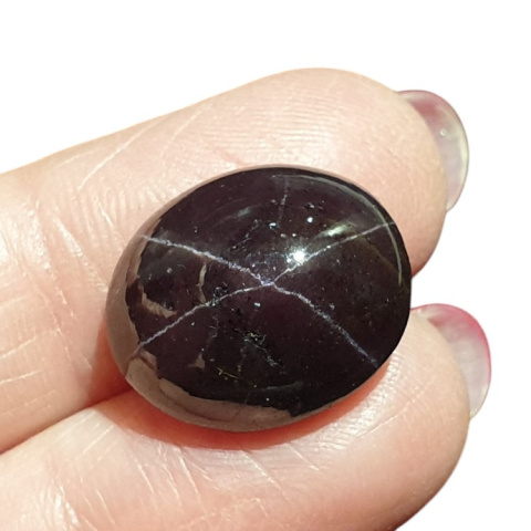 Granat gwiaździsty kaboszon 18x15 mm nr 86 Granat gwiaździsty kaboszon 18x15 mm nr 86