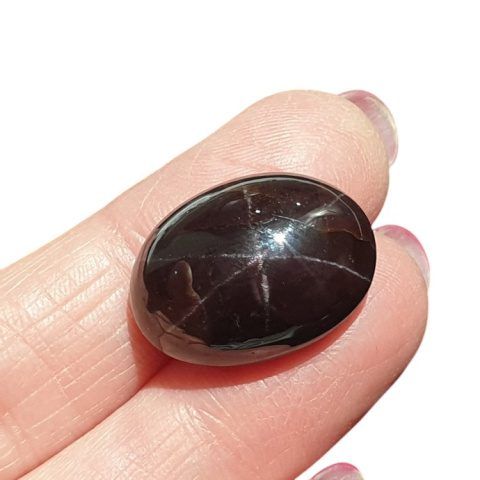 Granat gwiaździsty kaboszon 21x16 mm nr 74 Granat gwiaździsty kaboszon 21x16 mm nr 74