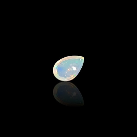 Opal z Etiopii kaboszon 6x4 mm nr 782 Opal z Etiopii kaboszon 6x4 mm nr 782