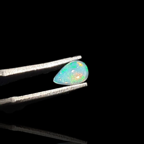 Opal z Etiopii kaboszon 8x5 mm nr 775 Opal z Etiopii kaboszon 8x5 mm nr 775