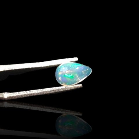 Opal z Etiopii kaboszon 8x5 mm nr 775 Opal z Etiopii kaboszon 8x5 mm nr 775