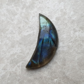Labradoryt kaboszon księżyc 28x13 mm nr 222