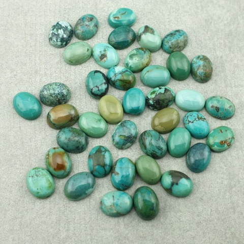 Turkus tybetański kaboszon 8x6 mm 1 szt. Turkus tybetański kaboszon 8x6 mm 1 szt.