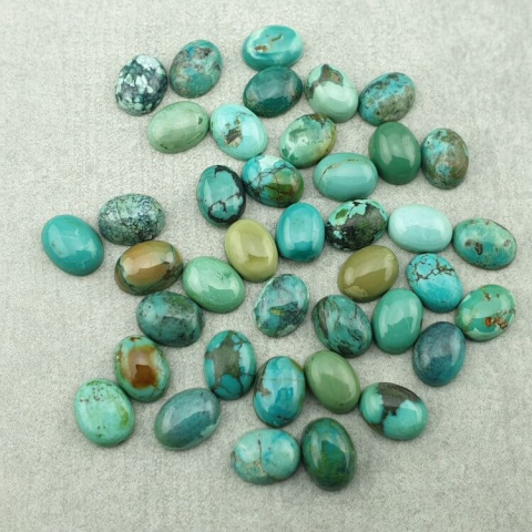Turkus tybetański kaboszon 8x6 mm 1 szt. Turkus tybetański kaboszon 8x6 mm 1 szt.