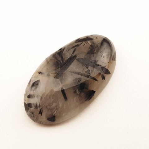 Kwarc z turmalinem kaboszon 32x18 mm nr 53 Kwarc z turmalinem kaboszon 32x18 mm nr 53