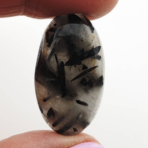 Kwarc z turmalinem kaboszon 32x18 mm nr 53 Kwarc z turmalinem kaboszon 32x18 mm nr 53