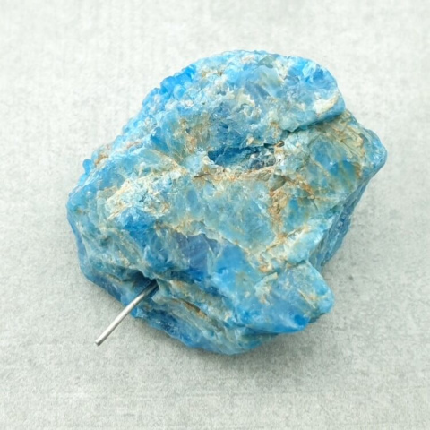 Apatyt bryłka z dziurką 34x32 mm nr 82 Apatyt bryłka z dziurką 34x32 mm nr 82