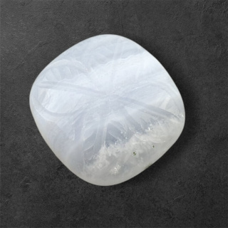 Agat blue lace kaboszon carved 20x20 mm nr 10