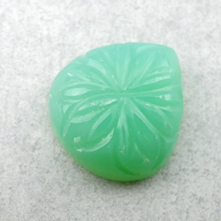 Chalcedon chryzo kaboszon carved 19x18 mm nr 49