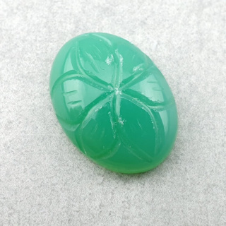 Chalcedon chryzo kaboszon carved 20x15 mm nr 88