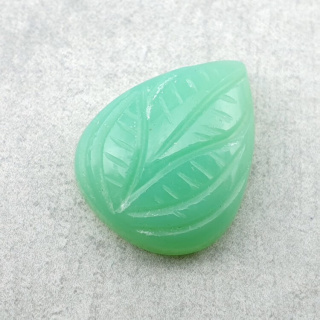 Chalcedon chryzo kaboszon carved 20x16 mm nr 93