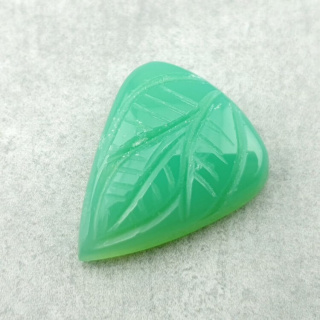 Chalcedon chryzo kaboszon carved 21x17 mm nr 30