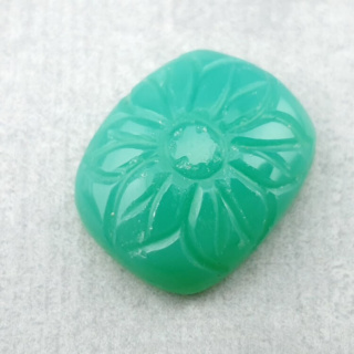 Chalcedon chryzo kaboszon carved 21x17 mm nr 71