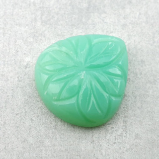 Chalcedon chryzo kaboszon carved 21x20 mm nr 47