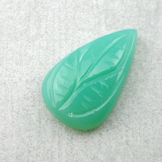 Chalcedon chryzo kaboszon carved 23x14 mm nr 66