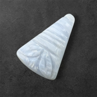 Agat blue lace kaboszon carved 27x18 mm nr 54