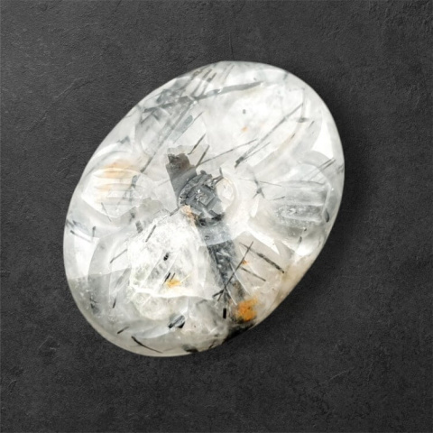 Kwarc z turmalinem kaboszon carved 24x18 mm nr 32 Kwarc z turmalinem kaboszon carved 24x18 mm nr 32