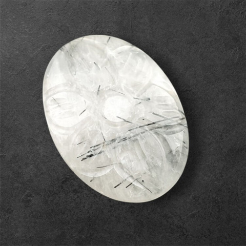 Kwarc z turmalinem kaboszon carved 25x18 mm nr 43 Kwarc z turmalinem kaboszon carved 25x18 mm nr 43