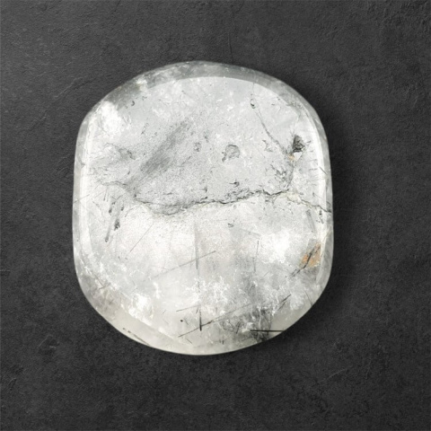Kwarc z turmalinem kaboszon carved 25x21 mm nr 14 Kwarc z turmalinem kaboszon carved 25x21 mm nr 14
