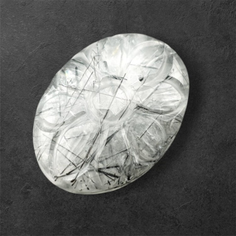 Kwarc z turmalinem kaboszon carved 27x20 mm nr 38 Kwarc z turmalinem kaboszon carved 27x20 mm nr 38