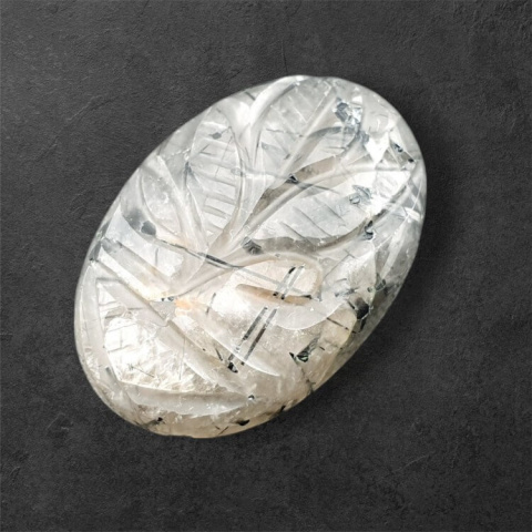 Kwarc z turmalinem kaboszon carved 29x20 mm nr 39 Kwarc z turmalinem kaboszon carved 29x20 mm nr 39