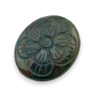 Heliotrop kaboszon carved 32x27 mm nr 10