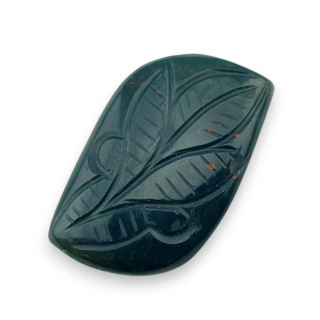 Heliotrop kaboszon carved 39x22 mm nr 16