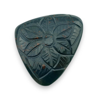 Heliotrop kaboszon carved 40x33 mm nr 28