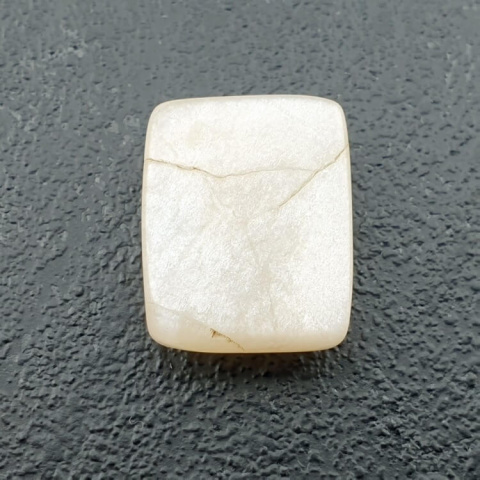 Kamień księżycowy biały kaboszon carved 16x13 mm nr 281 Kamień księżycowy biały kaboszon carved 16x13 mm nr 281