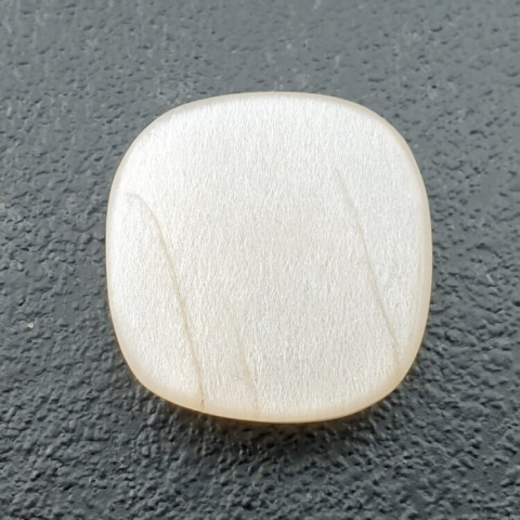Kamień księżycowy biały kaboszon carved 19x18 mm nr 213 Kamień księżycowy biały kaboszon carved 19x18 mm nr 213