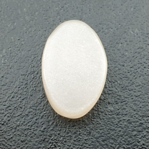 Kamień księżycowy biały kaboszon carved 22x14 mm nr 289 Kamień księżycowy biały kaboszon carved 22x14 mm nr 289