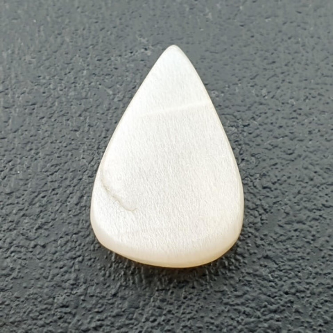 Kamień księżycowy biały kaboszon carved 22x15 mm nr 293 Kamień księżycowy biały kaboszon carved 22x15 mm nr 293