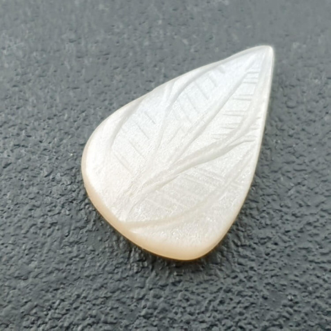 Kamień księżycowy biały kaboszon carving 23x16 mm nr 259 Kamień księżycowy biały kaboszon carving 23x16 mm nr 259
