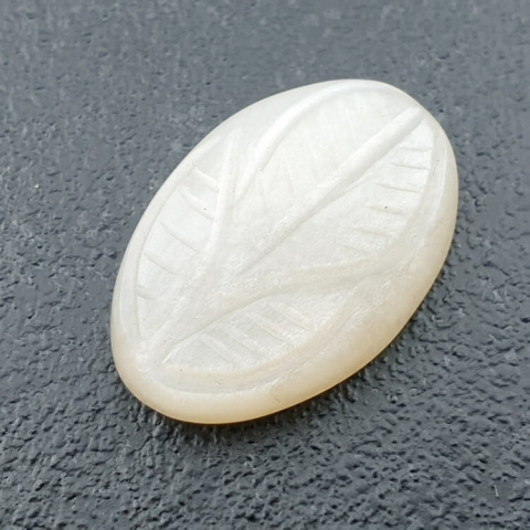 Kamień księżycowy biały kaboszon carving 24x16 mm nr 255 Kamień księżycowy biały kaboszon carving 24x16 mm nr 255