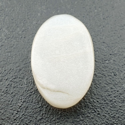 Kamień księżycowy biały kaboszon carved 25x16 mm nr 252 Kamień księżycowy biały kaboszon carved 25x16 mm nr 252