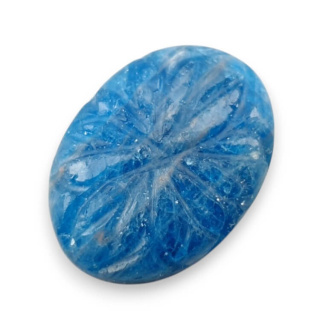 Apatyt kaboszon carved 25x18 mm nr 6
