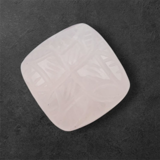 Kwarc różowy kaboszon carved 21x21 mm nr 44