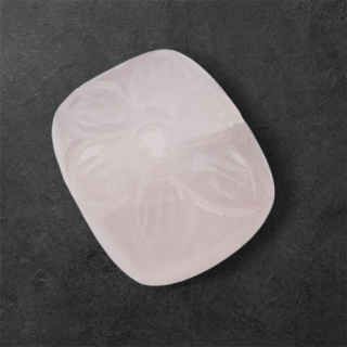 Kwarc różowy kaboszon carved 22x18 mm nr 36