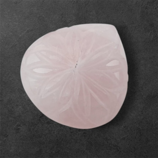 Kwarc różowy kaboszon carved 22x22 mm nr 57