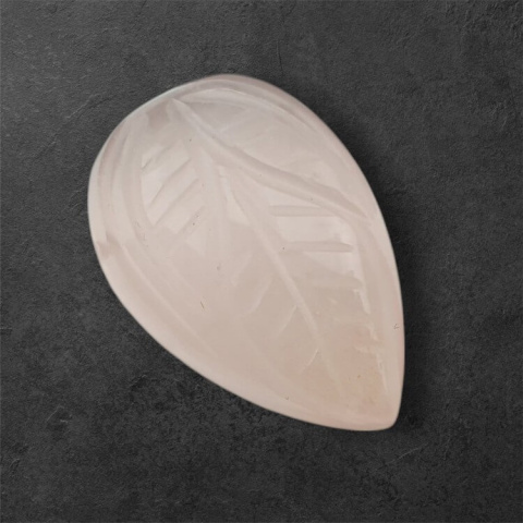Kwarc różowy kaboszon carved 23x16 mm nr 26 Kwarc różowy kaboszon carved 23x16 mm nr 26