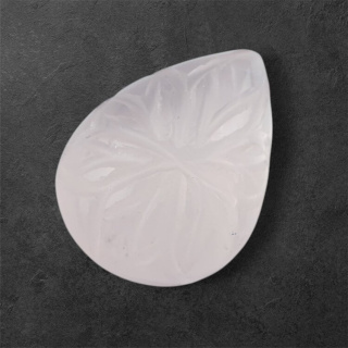 Kwarc różowy kaboszon carved 24x18 mm nr 34