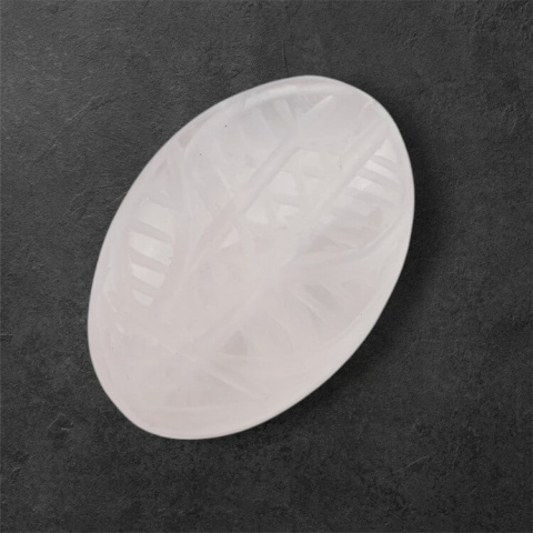 Kwarc różowy kaboszon carved 26x18 mm nr 56 Kwarc różowy kaboszon carved 26x18 mm nr 56