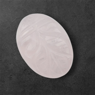 Kwarc różowy kaboszon carved 26x19 mm nr 41