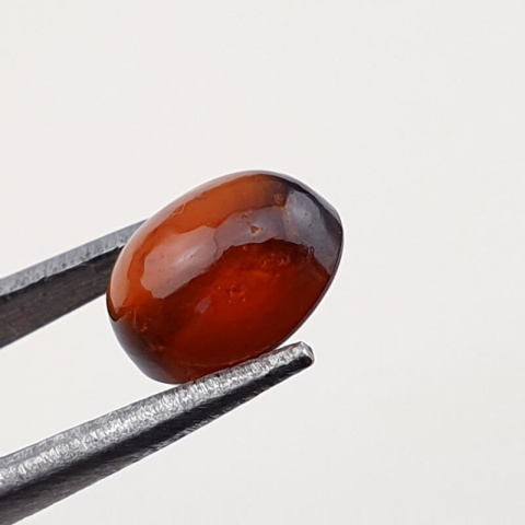 Granat Hessonit kaboszon 8x6 mm nr 21 Granat Hessonit kaboszon 8x6 mm nr 21