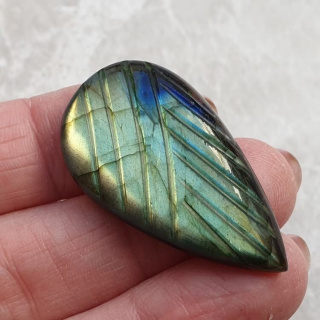Labradoryt kaboszon carved 39x22 mm nr 34