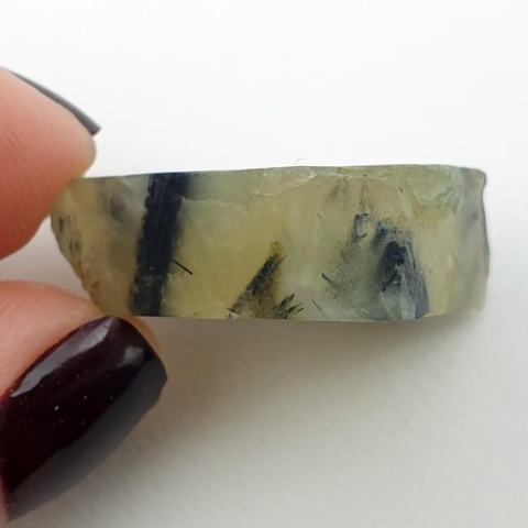 Prehnit cięty surowy 25x22 mm nr 97 Prehnit cięty surowy 25x22 mm nr 97