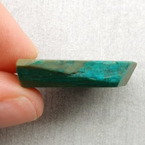 Chryzokola cięta surowa 27x19 mm nr 81