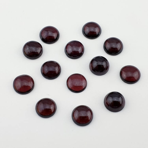 Granat kaboszon fi 8 mm 1 szt Granat kaboszon fi 8 mm 1 szt