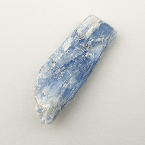 Kyanit surowy 28x10 mm nr 171 Kyanit surowy 28x10 mm nr 171